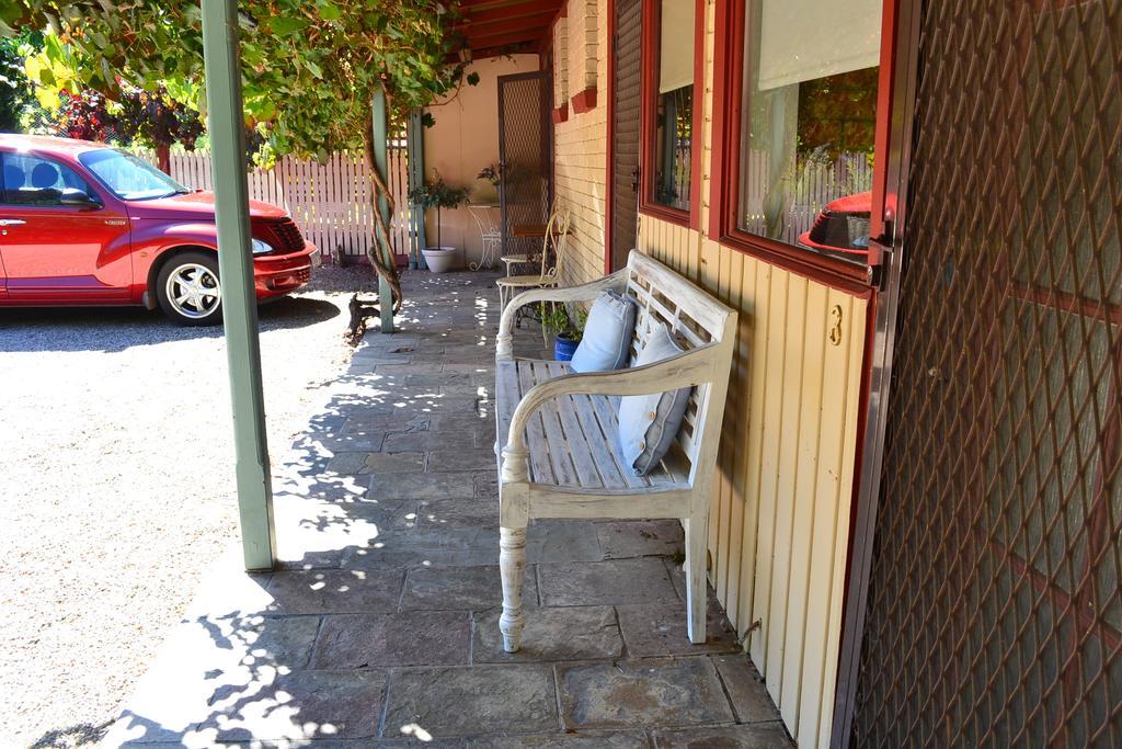 Colonial Bank Motel Omeo エクステリア 写真