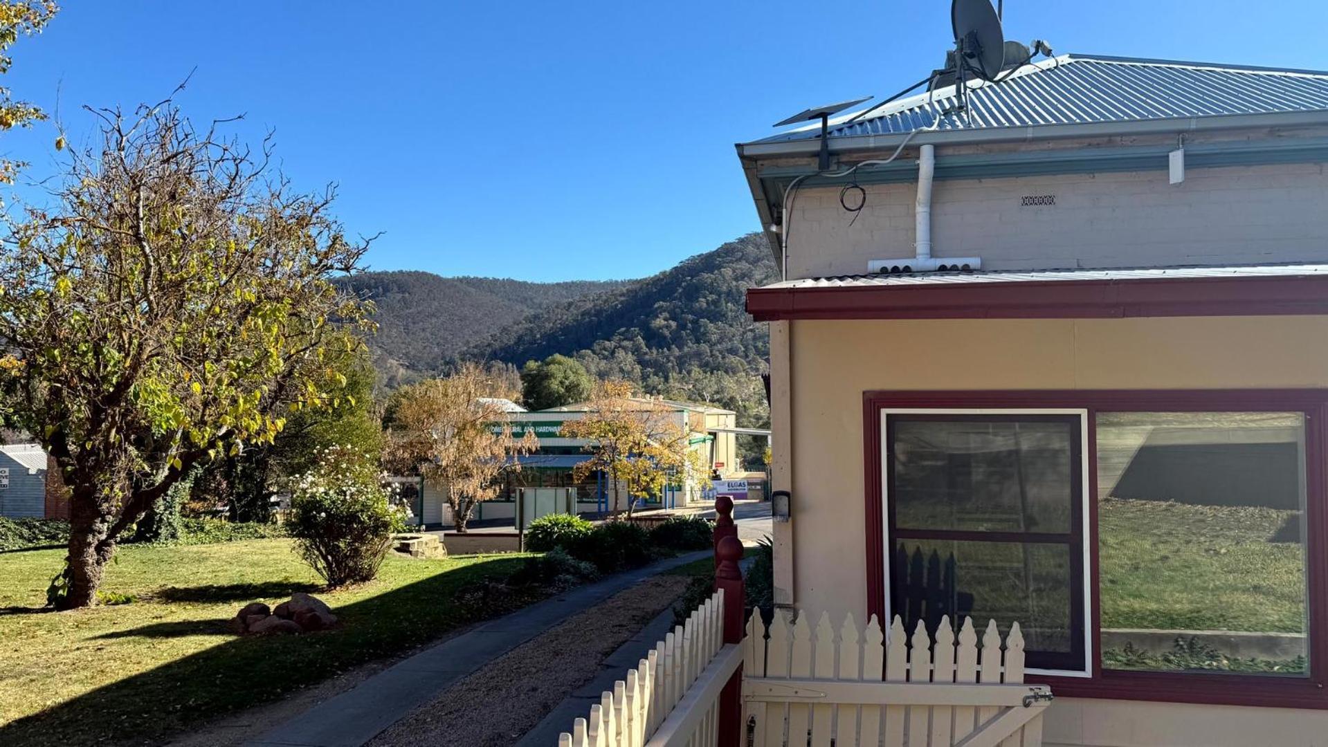 Colonial Bank Motel Omeo エクステリア 写真